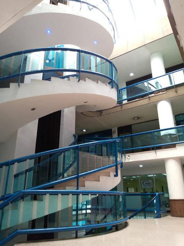 Vende Centro Comercial Avenida Bolivar De Valencia