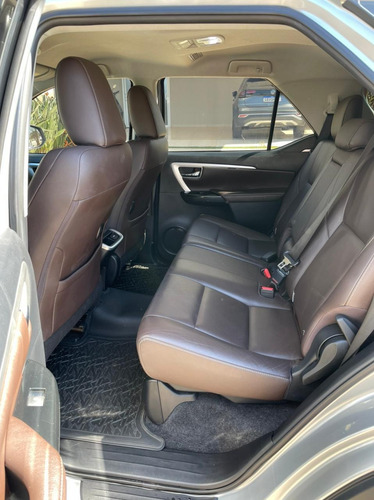 Imagem 5 de 12 de Toyota Sw4 2017 2.8 Tdi Srx 7l 4x4 Aut. 5p