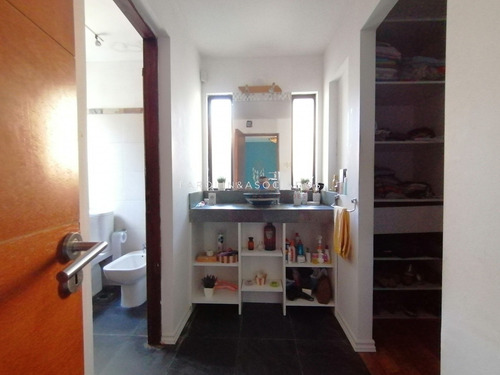 Hermosa Casa En Parque Burnett- Ref: 3835