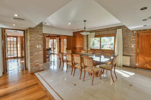 Imagen 13 de 30 de Venta Imponente Casa De 4 Dormitorios Enorme Jardin - Rosario, Santa Fe.