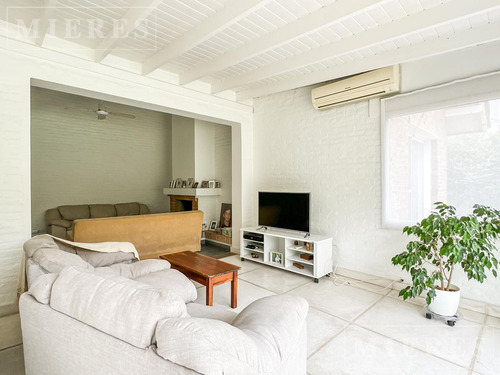 Muy Linda Casa En Venta En Laureles