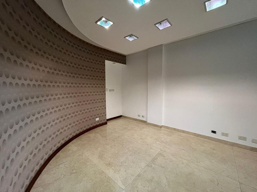Imagen 16 de 22 de Oficina En Alquiler Y Venta En Office Iv, Con Cocheras, Y Despachos. Muy Amplia Y Luminosa.