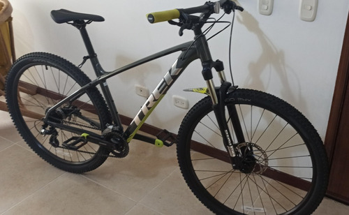 Bicicleta Trek Marlin 5 Año 2022