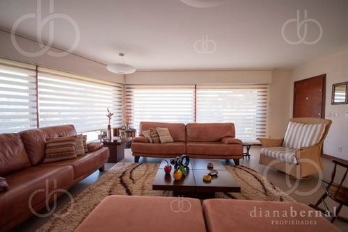 Casa En Punta Del Este, Playa Mansa, 4 Dormitorios , Piscina Y Barbacoa.- Ref: 43287