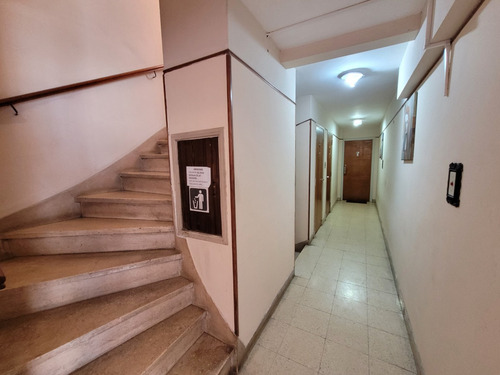 Venta Semipiso De 3 Ambientes Con Balcón Aterrazado. Zona Centro