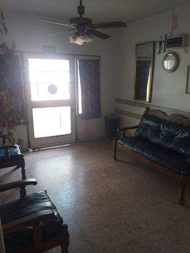 Imagen 8 de 27 de Venta En Castelar De Importante Edificacion.