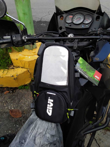 Imagen 8 de 10 de Bolso Magnetico Ea106b Givi Para Tanque De Gasolina De Moto