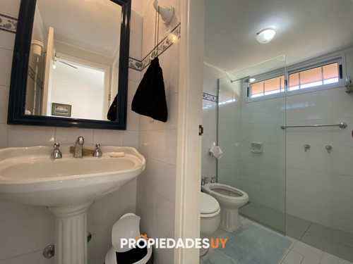 Punta Del Este, Importante Residencia Con Piscina Y Cancha De Paddle