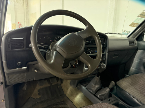 Vendo Hilux Sr5 2.8full Modelo 2000