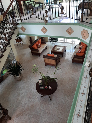 En Metro Country Club Villa En Venta De 915. 91 Mt2 Totalmente Amueblada.
