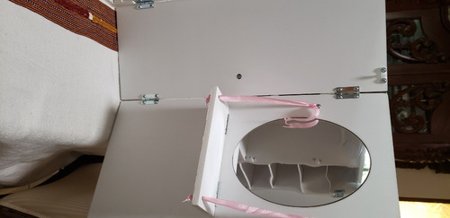 Imagen 2 de 3 de Mueble En Madera Para Niña.