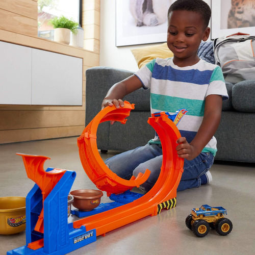 Hot Wheels Monster Trucks Competencia De Big Foot Giros Multicolor