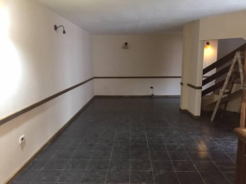 Imagen 10 de 21 de En Venta. Amplia Casa En Ph Con 3 Dormitorios Con 2 Locales.