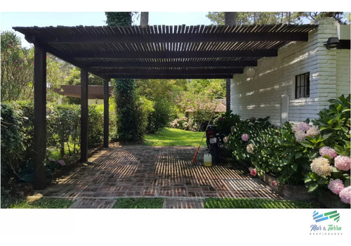 Tradicional Casa En Alquiler De Temporada, Cerca Del Shopping De Punta Del Este