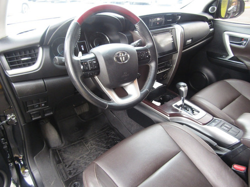 Imagen 8 de 15 de Toyota Fortuner Srv