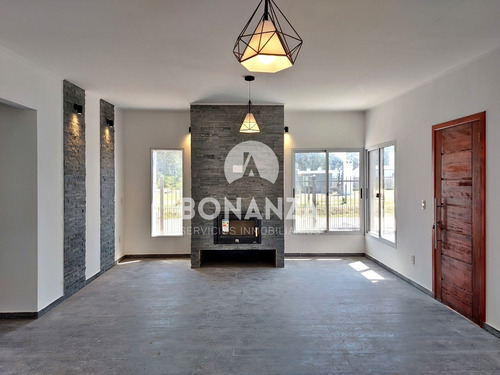 Imagen 3 de 28 de Piriápolis, Los Ángeles. Casa En Venta. 3 Dormitorios, 2 Baños.