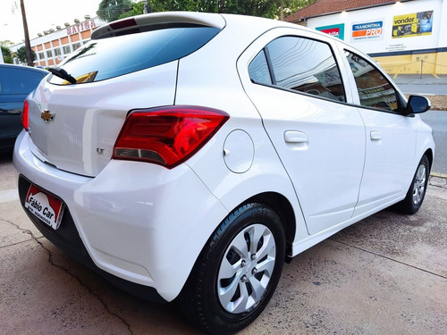 Imagem 3 de 10 de Chevrolet Onix Hatch 1.0 4p Flex Lt