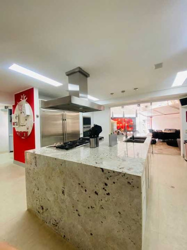 Imagen 12 de 13 de Vendo/alquilo 438m2 4h/4b/4p Los Campitos 8947