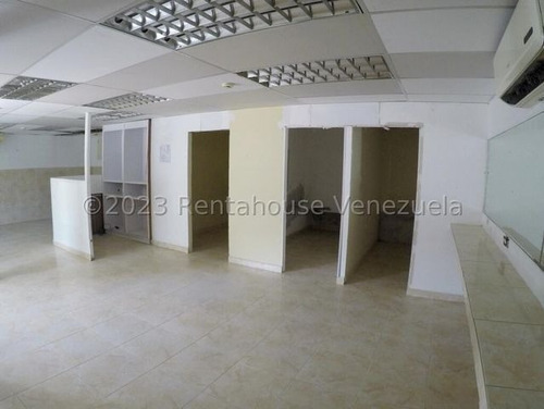Yg Increíble Casa Con Dos Anexo, Potencial Para Remodelar Residencial O Comercial, Ubicada En Esquina Con Fácil Acceso En Venta En La Trinidad 24-1929 Ys