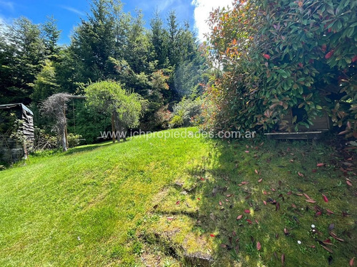 Casa Con Amplio Jardin En Altos De Manzano - La Angostura
