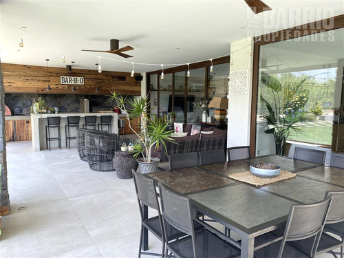 Casa En Venta De 4 Dorm. En Colina