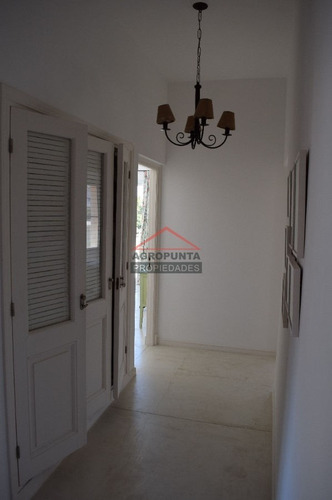 Casa En Peninsula, 4 Dormitorios *- Ref: 3775