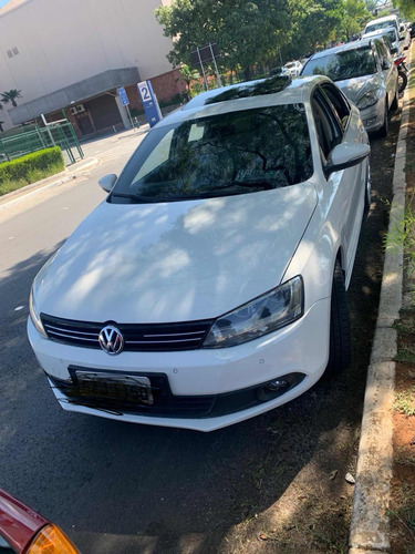 Volkswagen Jetta 2.0 Comfortline Flex 4p Automática