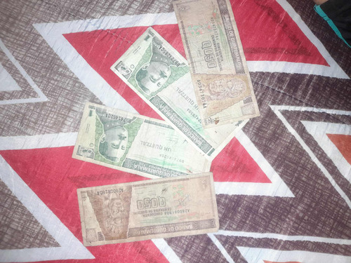 Imagen 1 de 1 de Combo De Billetes De 1 Quetzal,1998 Y Billetes De 50 Centavo