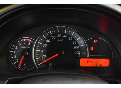 Nissan March 1.6 SV 16V FLEX 4P MANUAL