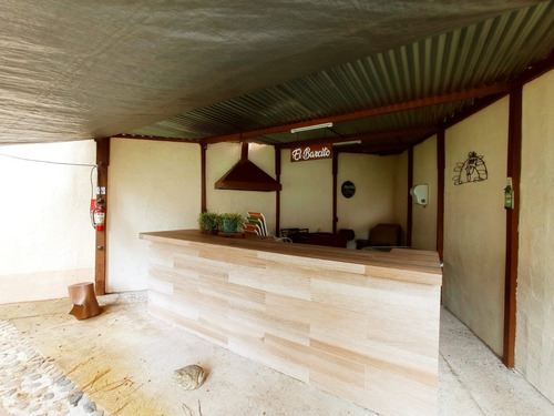 Imagen 13 de 30 de Vendo Hermosa Propiedad, Ubicada En Uno De Los Sectores Mas Selectos De San Lucas Sacatepequez, Incluye Dos Casas Con Amplio Jardin Ideal Para Casa De Campo O Todo Tipo De Negocio