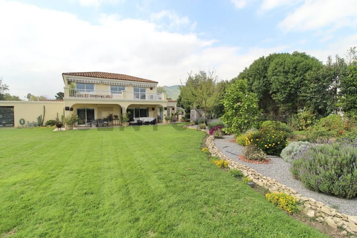 Imagen 1 de 30 de Casa En Arriendo, 5 Dormitorios, Las Brisas De Chicureo, ...