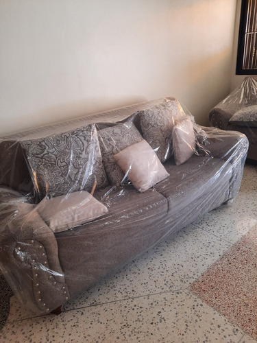 Vendo Juego De Muebles Uno De 3 Asientos Y El Otro De 2
