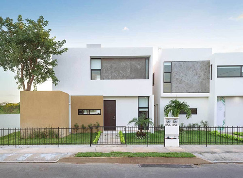 Casa En Venta En Merida , De 3 Recamaras Una En Planta Baja,