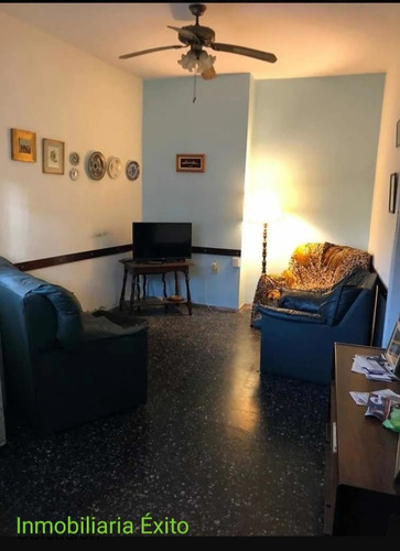 Se Vende Casa En Esquina 100m2. 3 Dorm Y Patio. Si Banco