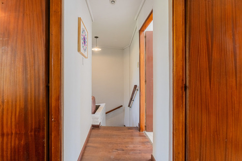 Casa Con Parque Y Pileta En Venta Av. Del Libertador 700, Castelar, Partido De Morón, Pba