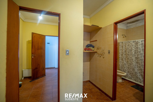 Imagen 6 de 20 de Venta Casa Mas Local Sobre Gran Lote Brcikman 1300