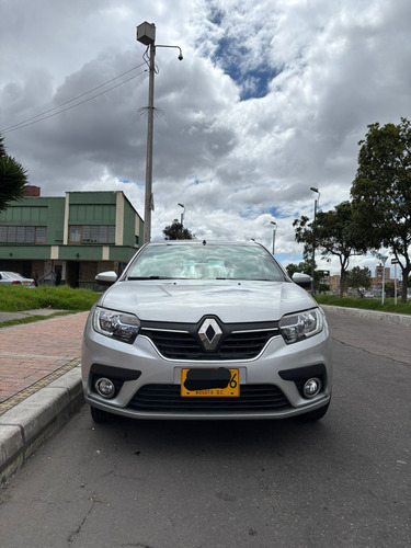 Sandero Gris Estrella 1.6 2022