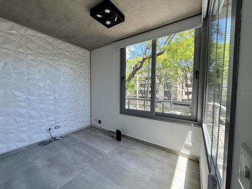 Impecable Semipiso Con Terraza Y Piscina Sobre Av. Libertador En Martinez.
