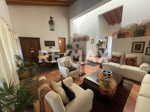 Casa En Renta En Privada En Hacienda De Los Cues En Villas Del Mesón En Una Planta