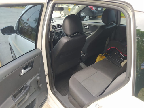 Volkswagen Suran Comfortline 5d 1.6n Mt / Nafta / 2014
