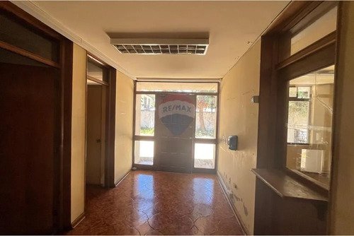 Se Arrienda Oficina/ Clinica / Local En 1 Ote 1565
