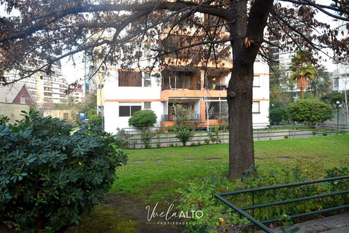 Depto. En Venta 2 Dorm Y Servicios / Vitacura / 2 Estac.