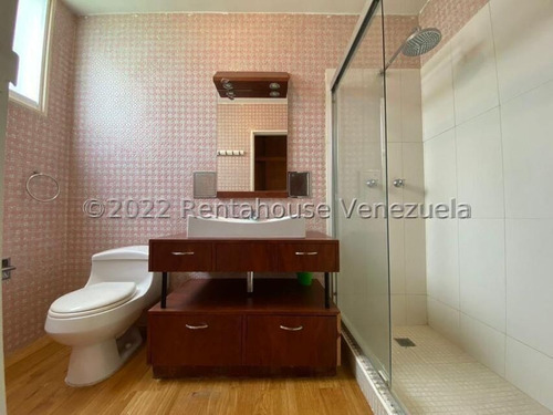 Imagen 15 de 21 de George Tahan #23-5559 Venta Acogedora Casa Duplex, Con Amplios, Integrados E Iluminados Espacios De Ambiente Boho-chic Que Conducen A Un Agradable Jardín Posterior.