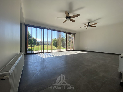 Casa En Venta De 4 Dorm. En Curicó