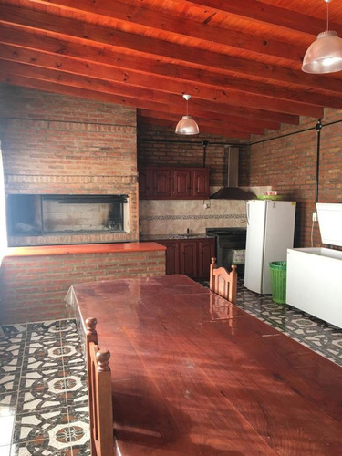 Imagen 5 de 8 de Muy Linda Casa Con Amplio Parque Y Pileta