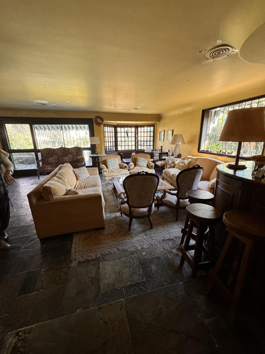 Importante Casa A Reciclar En Excelente Lote De 820 M²