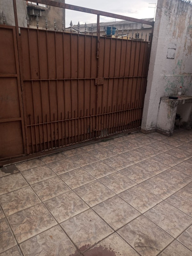 Terreno Com Uma Casa De 4 Cômodos E Um Sobrado De 3 Comodos