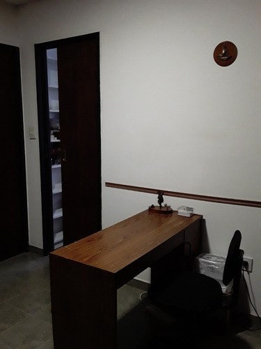 Imagen 3 de 15 de Oficina En Calle Caseros . Departamento De 1 Dormitorio
