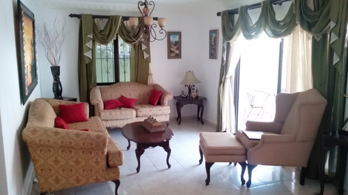 Vendo Casa De 2 Niveles En Bello Campo En La Charles De Gaulle, Santo Domingo Este, República Dominicana