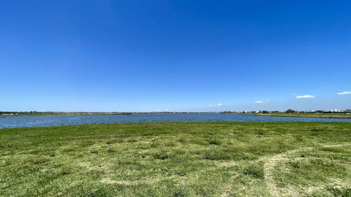 Lote Al Lago En Barrio Amarras, Puertos Del Lago, Lote De 1500 M2 Con 53 Metros De Costa Al Lago